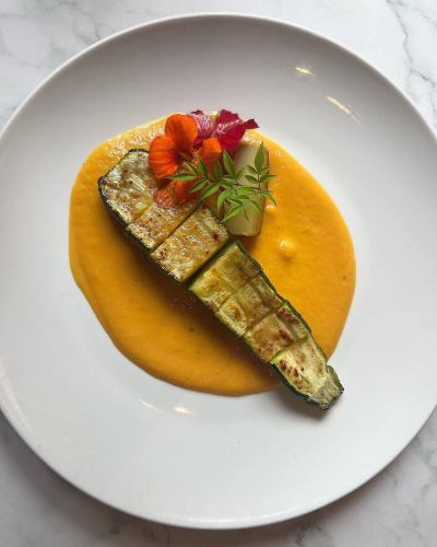 ☑︎低温長時間加熱の調理法で
夏採りズッキーニのDISH🥒🍽

☑︎人参とかぼちゃのソースで素材の甘さを引き立てます👨‍🍳

糸島自社農園
@mahalo.farm 🧑‍🌾

#福岡グルメ
#大名グルメ
#糸島農業
#自社農園
#自然栽培
#無農薬栽培
#野菜好きな人と繋がりたい 
#野菜のある生活 
#野菜のある暮らし 
#ファイトケミカル
#免疫力アップ 
#大人の食べ飲み放題
#野菜食べ放題 
#fukuokafood 
#fukuokacity 
#fukuokagourmet 
#fukuokatrip 
#japanfood