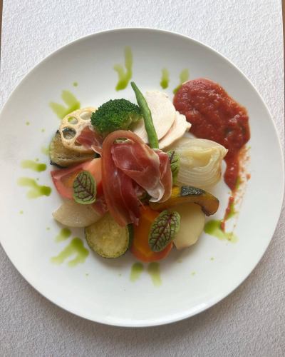 ☑︎The origin of Farmhouse Restaurant Mahalo Daimyo
We also use organic vegetables from our own farm in Itoshima.
[Beauty and health vegetable dish]🍅🧅🍆

☑︎To ensure that you can enjoy plenty of seasonal vegetables,
The cooking method and seasoning change depending on the ingredients.

☑︎Today's sauce is tomato and onion.

The decorative accessories are also grown in our fields.
#Today is Japanese pepper
#Itoshima Own Farm
@mahalo.farm 🧑‍🌾

#Fukuoka gourmet
#Daimyo gourmet
#Itoshima Agriculture
#Own farm
#natural cultivation
#Pesticide-free cultivation
#I want to connect with people who like vegetables
#Life with vegetables
#Life with vegetables
#phytochemical
#Improve immunity
#All-you-can-eat and drink for adults
#All you can eat vegetables
#fukuokafood
#fukuokacity
#fukuokagourmet
#fukuokatrip
#japanfood