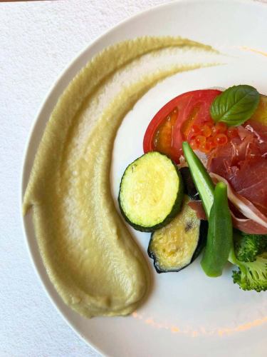〜夏バテ予防☀️農家レストランの一品〜

☑︎糸島自社農園の無農薬野菜も使用👨‍🌾

🍆たっぷりの野菜ソースで召し上がれ
🍅美容と健康の野菜DISH🍽

【本日は焼きナスのソース】

☑︎たくさんのお野菜を楽しんで頂けるよう、
それぞれの食材によって調理法を変えております👨‍🍳

飾りのお添えつけも畑で栽培しております。
#糸島自社農園
@mahalo.farm 🧑‍🌾

#福岡グルメ
#大名グルメ
#糸島農業
#自社農園
#自然栽培
#無農薬栽培
#野菜好きな人と繋がりたい 
#野菜のある生活 
#野菜のある暮らし 
#ファイトケミカル
#免疫力アップ 
#大人の食べ飲み放題
#野菜食べ放題 
#fukuokafood 
#fukuokacity 
#fukuokagourmet 
#fukuokatrip 
#japanfoodguide