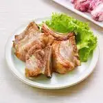 Grilled pork ribs with salt