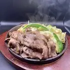 Grilled raw lamb jingisukan (grilled lamb on a hot plate)