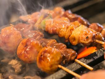 【經典烤雞串！ 】只需4500日元，即可在傳統日式房屋內，於傳統烤雞串餐廳享用包含無限暢飲的簡單套餐！限時2小時。