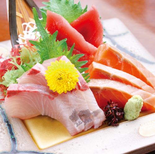 鮮魚のお造り三品盛り合わせ