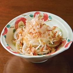 새 양파와 벚꽃 새우 샐러드