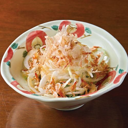 新玉ねぎと桜海老のサラダ