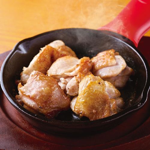 ［鉄鍋 焼き鳥《桜姫鶏使用》］鶏もも焼き
