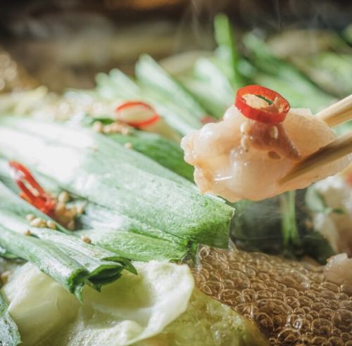 A hot pot that is proud of its soup and ingredients