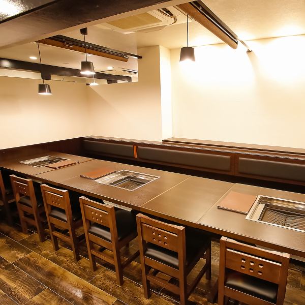 Charter is available for 20 to 28 people.The interior of the store, which is based on black and white and wood grain, has a calm atmosphere.Perfect for drinking parties and banquets when you want to deepen your relationship with your colleagues.