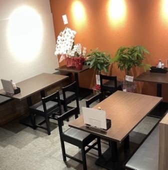 4名様用テーブル席ございます。