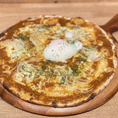 Curry cheese warm egg pizza