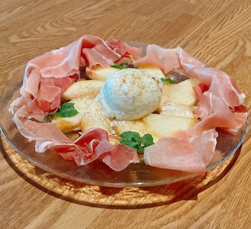 ブラータチーズと季節のフルーツのカプレーゼ