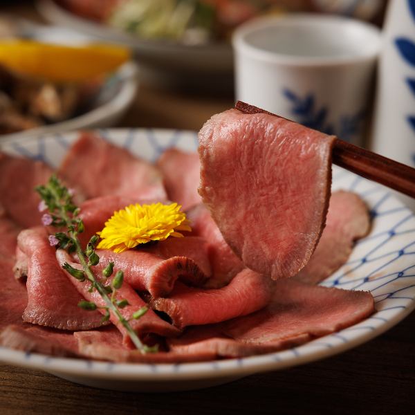 请享用仅使用浦目屋特产日本和牛的最优质部位烹制的各种精美牛舌菜肴。
