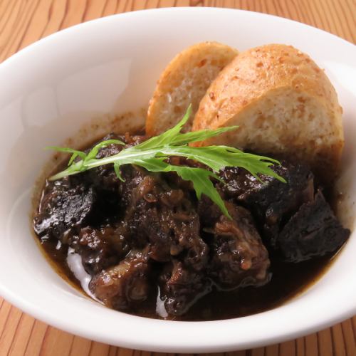 牛頬の赤ワイン煮込み