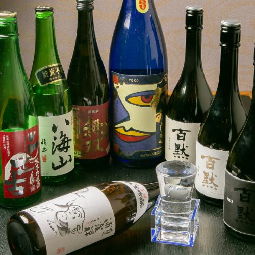 We welcome customers with abundant sake