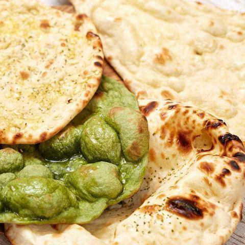 自慢の焼きたてもっちもちのナン