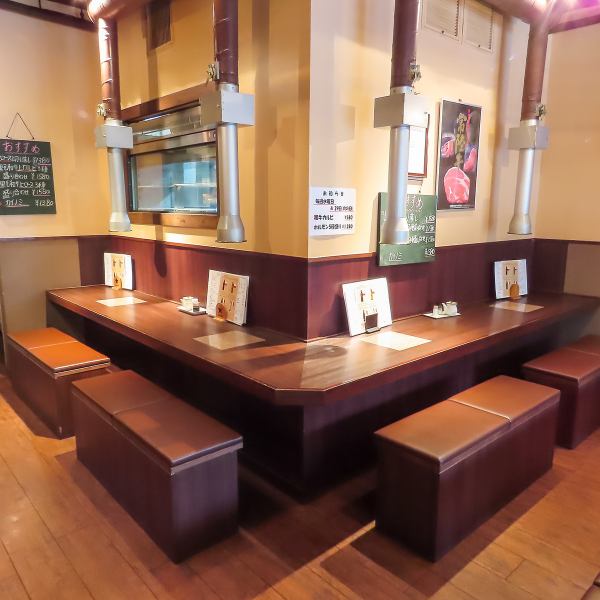 仕事帰りや、お一人様でのサク飲みやお食事にぴったりの空間をご用意しております♪ 周りを気にせず、自分のペースで厳選された美味しいお肉を楽しめるとご好評いただいております。もちろん、豊富なドリンクと焼肉以外のサイドメニューも充実していますので、小規模な食事でも心ゆくまで満喫いただけます。