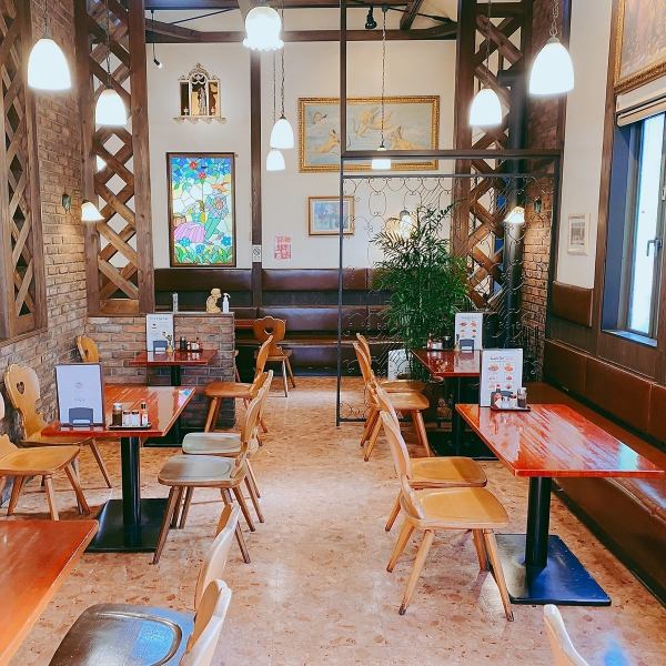 現在お席のご予約はコ・ビアン２でのみで承っております。1号店は通し営業をしていて、多くのお客様にご来店いただいている状況もあり、テーブル確保が難しい場合がございます。2号店では、ランチとディナーの営業を分けており、予約時のトラブルや混雑を避け、安心してご利用いただけます。ご了承ください。