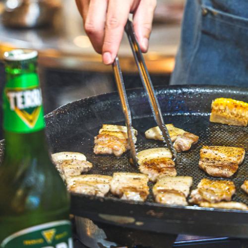 肉厚のお肉！あぷろに来たらサムギョプサルを食べなきゃ！