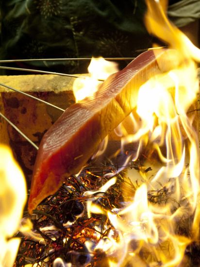 [Tora] Specialty! Enjoy the straw grilled with seasonal fresh fish!