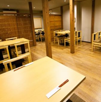 The space where warmth of trees is felt is using the space luxuriously and it has become a calm atmosphere.Full seating capacity 37 seats Up to 30 banquets up to 30 people OK! Feel free to contact us, such as seat details, number of people, budget, etc. ※ The picture is an example