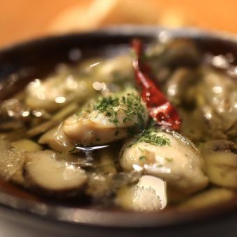 Oyster and four kinds of mushroom ajillo