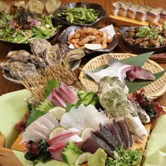 Our most popular choice! 9 dishes including a 4-kind sashimi platter and charcoal-grilled chicken skirt steak, plus 2 hours of all-you-can-drink! [Satisfaction Course] 6000 yen (tax included)