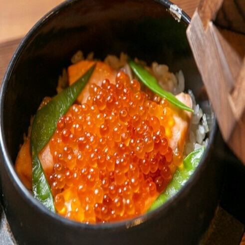 鮭といくらの釜めし