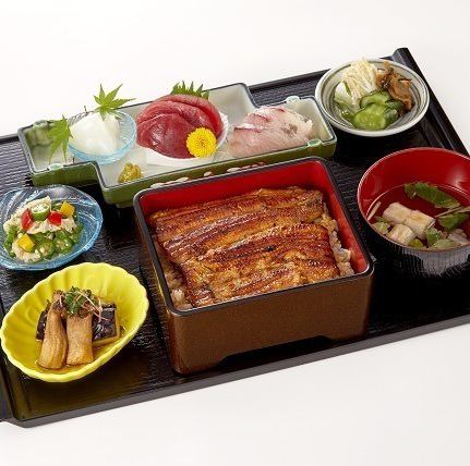 Fresh sashimi! Enjoy the "Sumiyoshi Gozen" with a small Japanese dish handmade by a craftsman