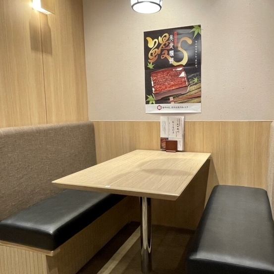 It's a perfect seat for business entertainment, dinner, anniversaries and birthdays with important people ☆ There is also a sofa seat on one side that can be used by 6 people, so it is perfect for work breaks and lunch and dinner with colleagues. ◎