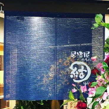 从吧台座位到餐桌座位都有◎