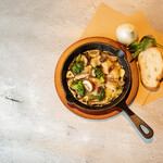 Chicken and mushroom ajillo with baguette