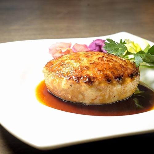 鶏肉の甘味際立つハンバーグ