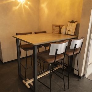 ４名掛けテーブル席×1卓ご用意しています◎