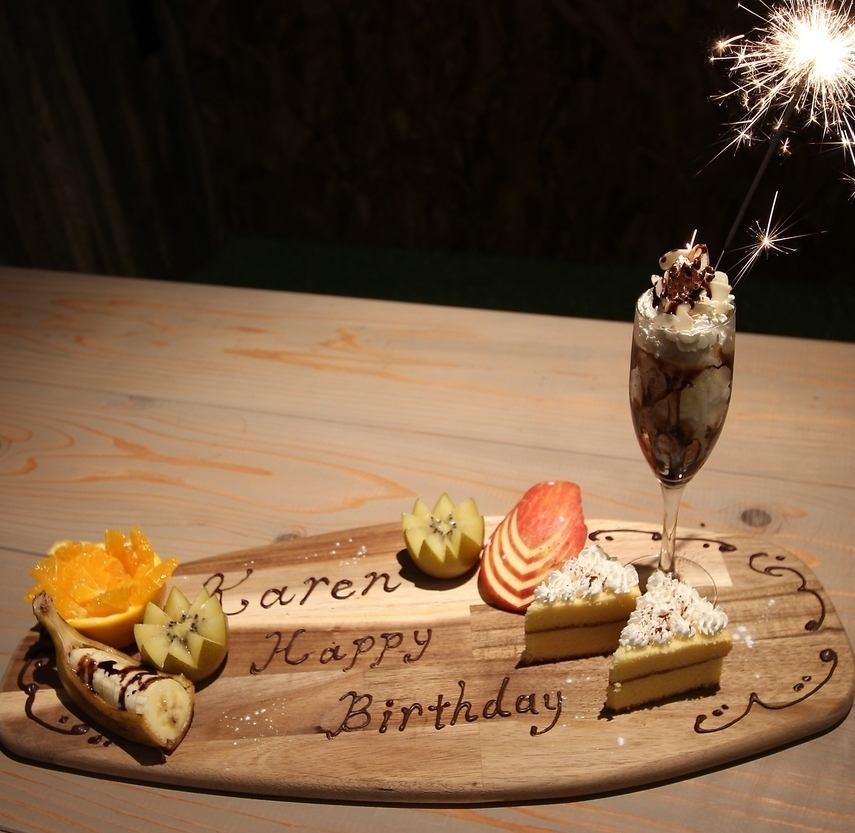 Surprise guests celebrating birthdays and anniversaries with a message plate♪