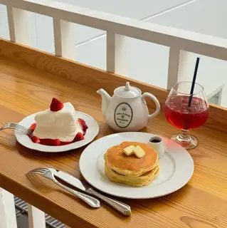 素敵な中庭を眺めながらカフェタイムを