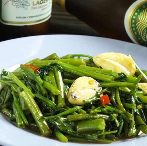 Stir-fried air spinach with Thai miso