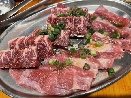 包含雞肉烤肉的無限量吃喝