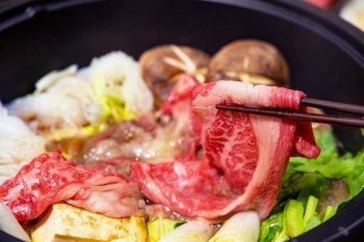 Sundays, holidays, from 16:30, unlimited time [private room guaranteed, all-you-can-eat and drink] Choose your main dish (yakiniku or sukiyaki) 3500 yen