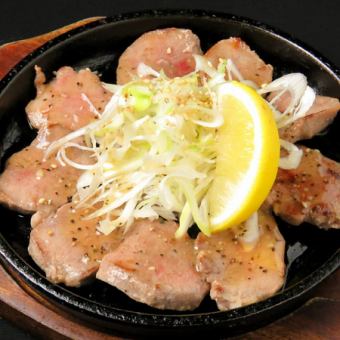 Grilled tongue with salt and green onions