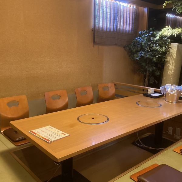We are fully equipped with sunken kotatsu seating and table seating! The seats can be connected, so we can accommodate large parties. Even customers with children can enjoy their meals without worry.