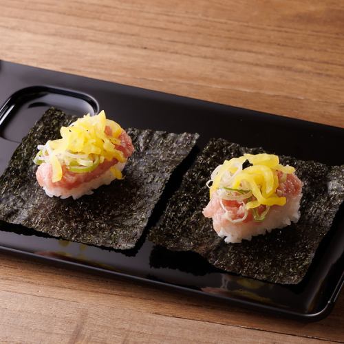 Magtaku hand roll (2 pieces)