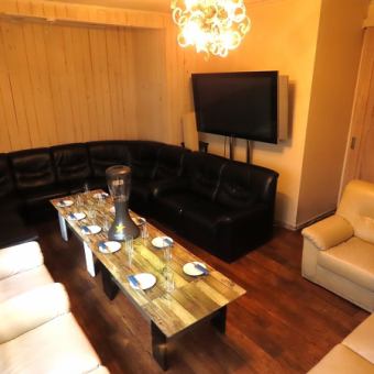 [Completely non-contact private private room] The VIP room can be used by a minimum of 8 people and a maximum of 16 people, and can be used from the entrance to the room completely out of sight of other customers.2F VIP sofa private room! Popular private room that requires reservation! Please feel free to contact us.