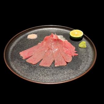 前沢牛の炙り刺し