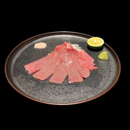 烤前泽牛肉生鱼片