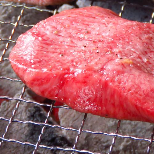 我们使用从芝浦，东京和北海道市场采购的优质肉。