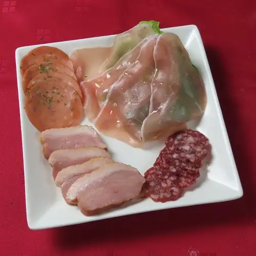 サラミとハムの盛り合わせ