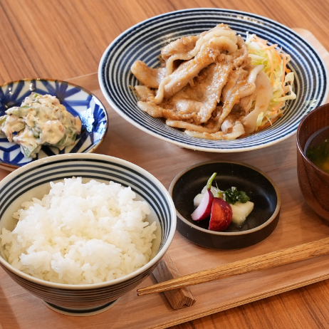 四万十ポークの生姜焼き定食（おばんざい付き）