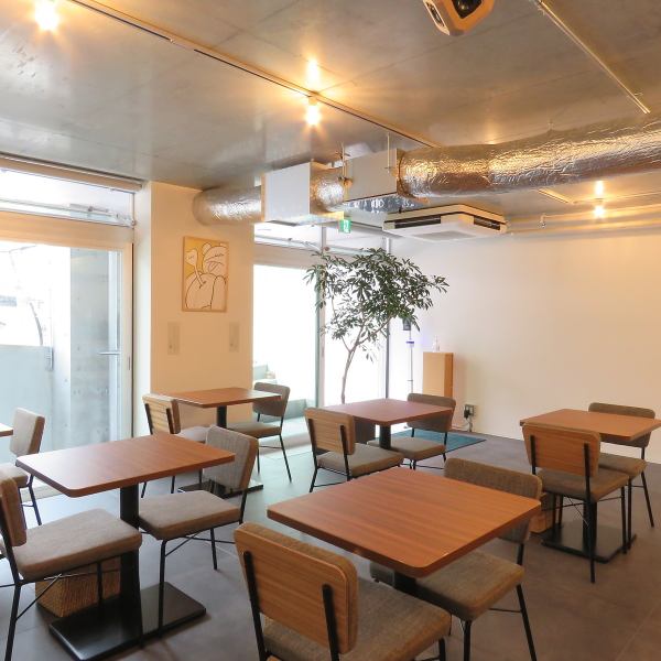 Our shop has table seats, counter seats, and private rooms.Please feel free to visit us as you can use it according to your needs.It can be used widely from one person to a group.Please feel free to make a reservation ♪