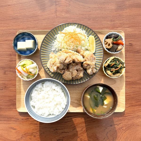 【◆二度仕込みで旨さ際立つ名物唐揚げ定食◆】