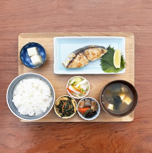香脆可口的西京渍马鲛鱼套餐